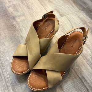 Born Light Tan Leather Wedges Size 10